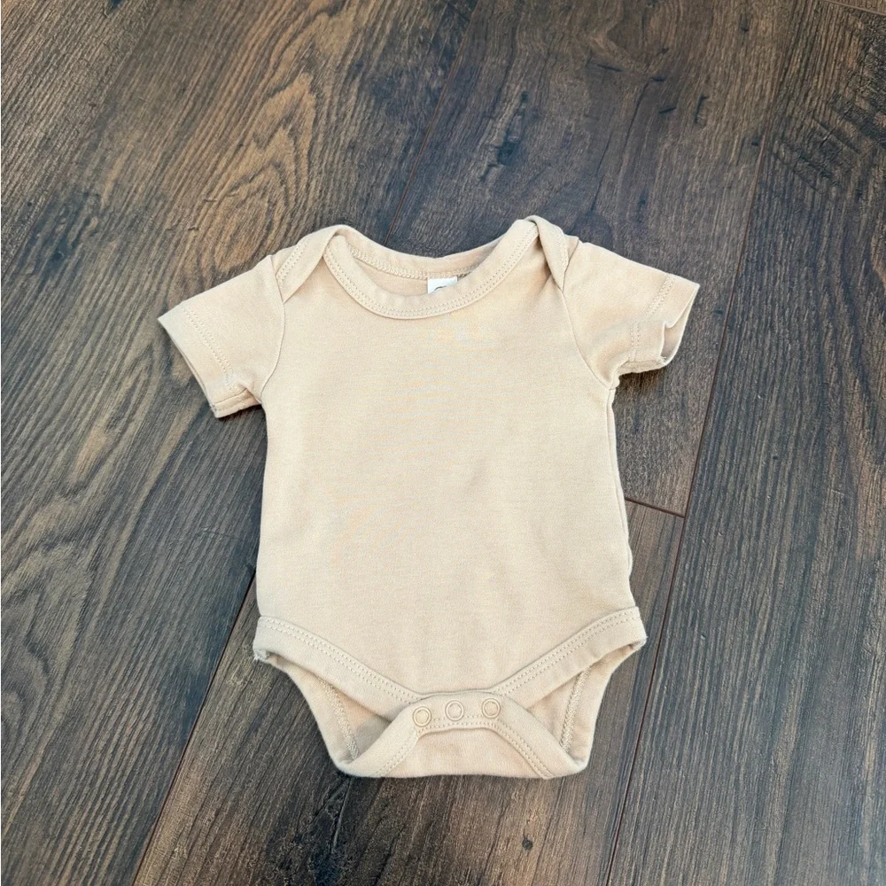 BUNDLE Newborn Caden Lane Zippered Footie & Short Sleeve Colored Organics Onesie